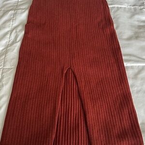 Chic Terracotta Ribbed Skirt with Slit